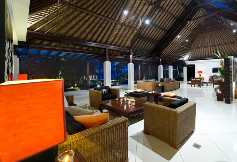 Private Beachside Escape with Lush Grounds – Bali Villa 1044
