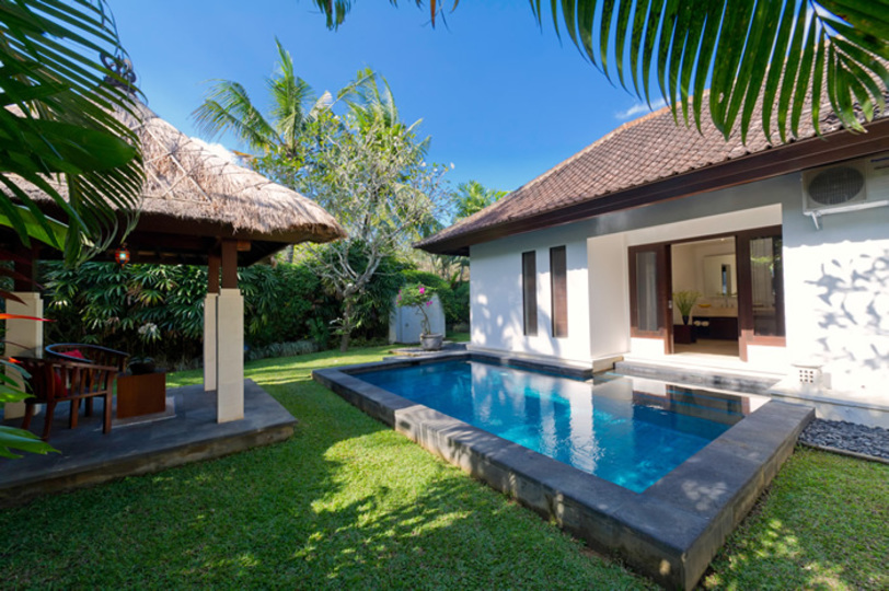 Private Beachside Escape with Lush Grounds – Bali Villa 1044