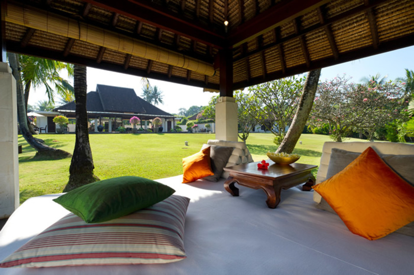 Private Beachside Escape with Lush Grounds – Bali Villa 1044