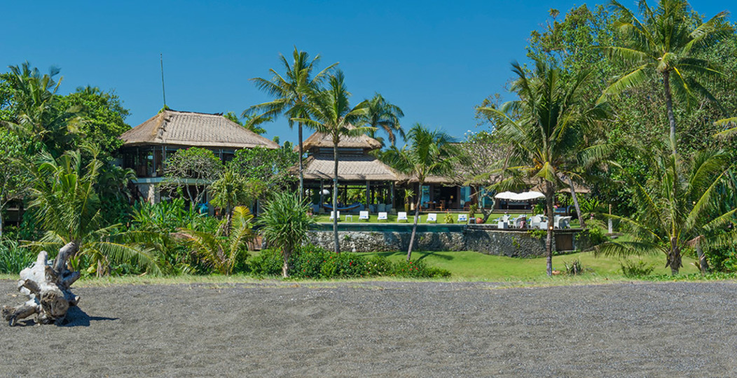 Elegant Beachfront Escape with Pool – Bali Villa 1046