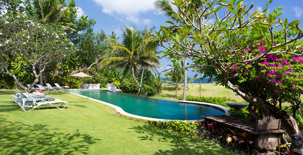 Elegant Beachfront Escape with Pool – Bali Villa 1046