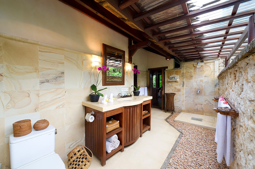 Elegant Beachfront Escape with Pool – Bali Villa 1046