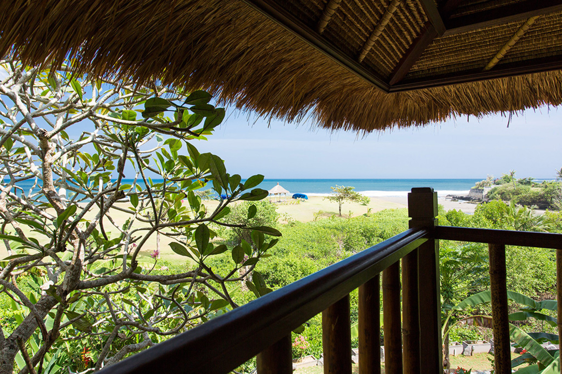 Elegant Beachfront Escape with Pool – Bali Villa 1046