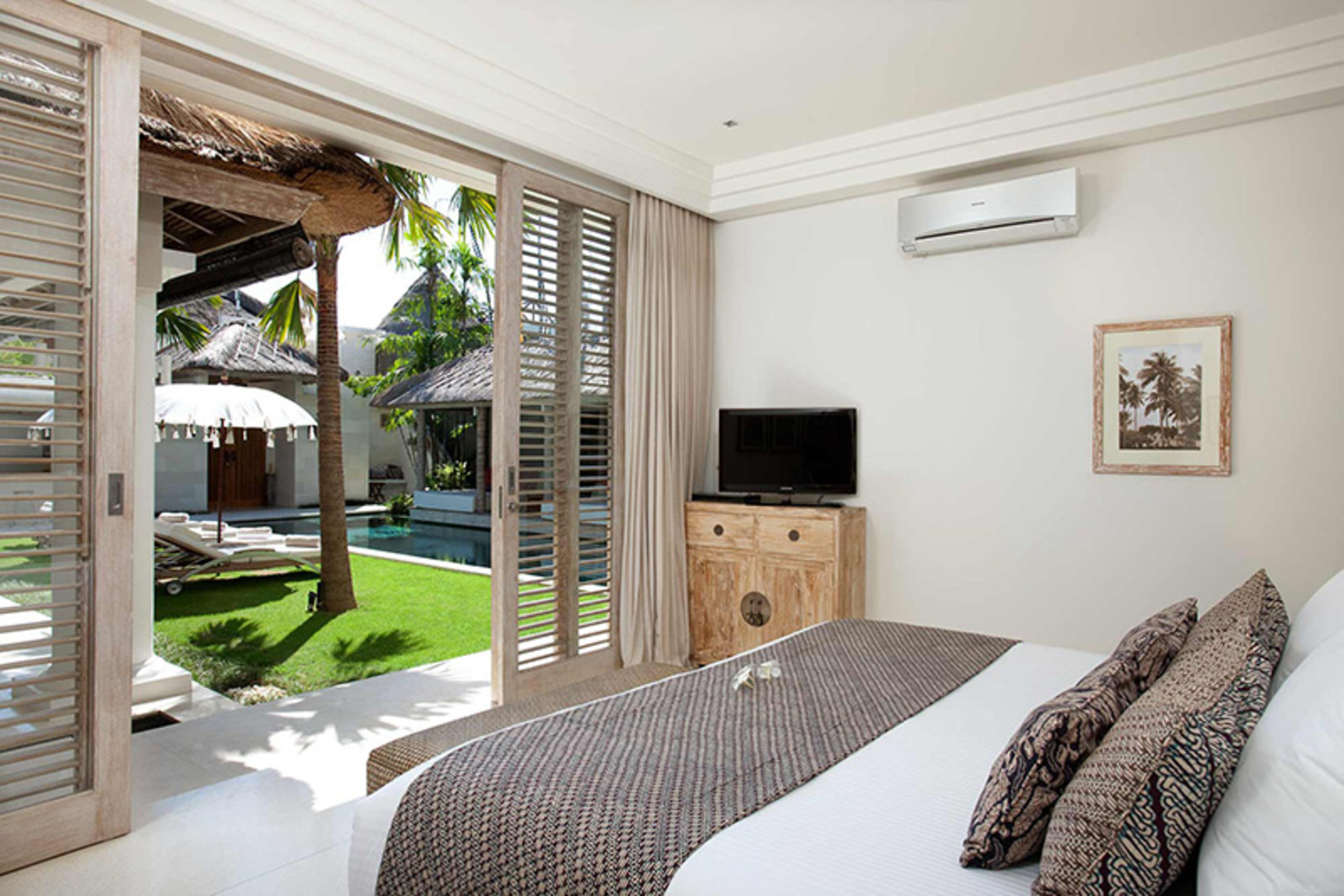 Serenity by the Shoreline – Bali Villa 1048
