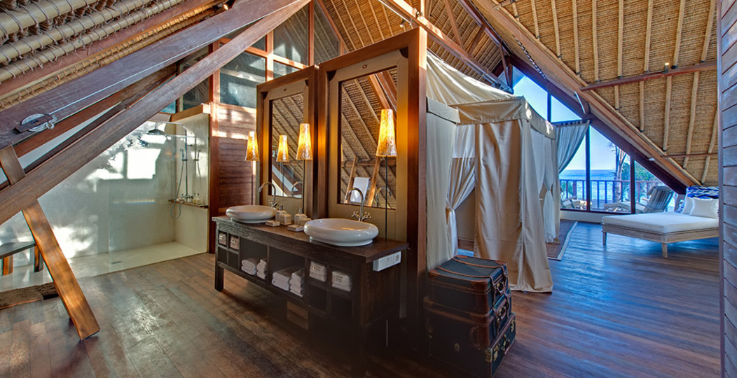 Chic Beachfront with Pool & Style – Bali Villa 1052