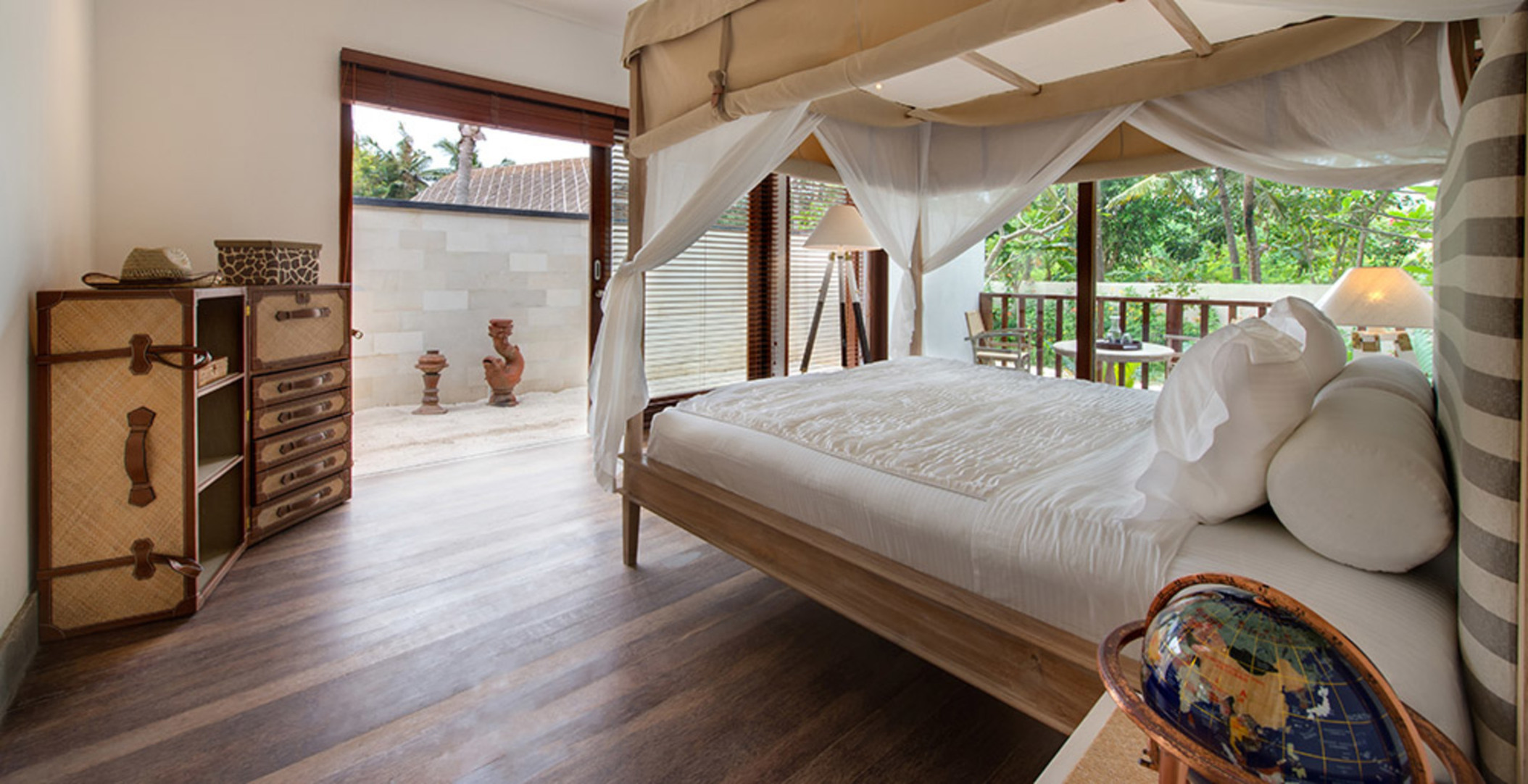 Chic Beachfront with Pool & Style – Bali Villa 1052