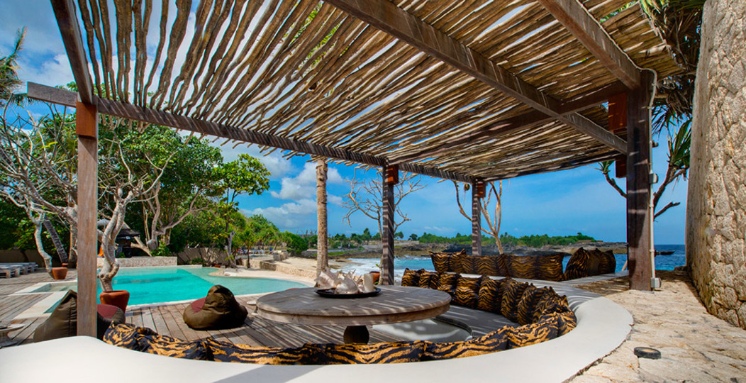Chic Beachfront with Pool & Style – Bali Villa 1052