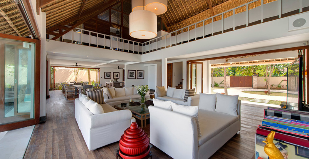Chic Beachfront with Pool & Style – Bali Villa 1052