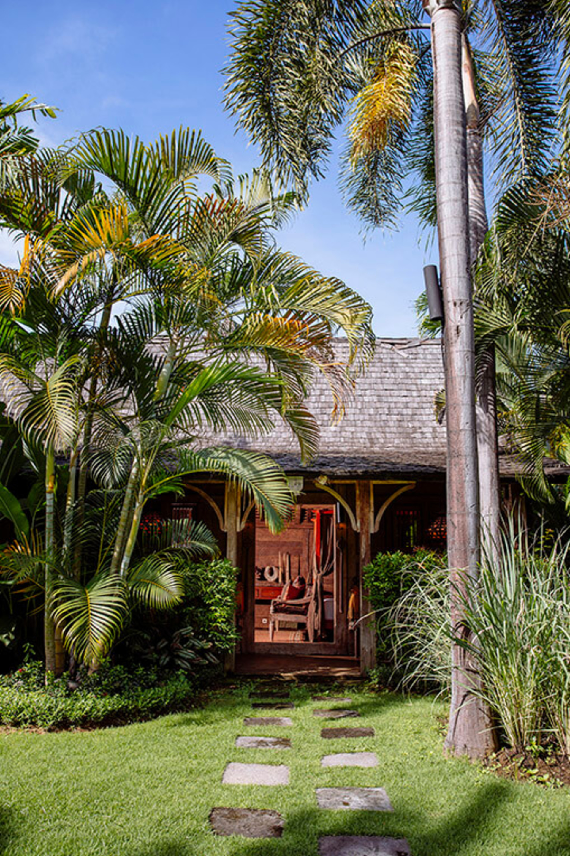 Seaside Luxury with Cultural Charm – Bali Villa 1054
