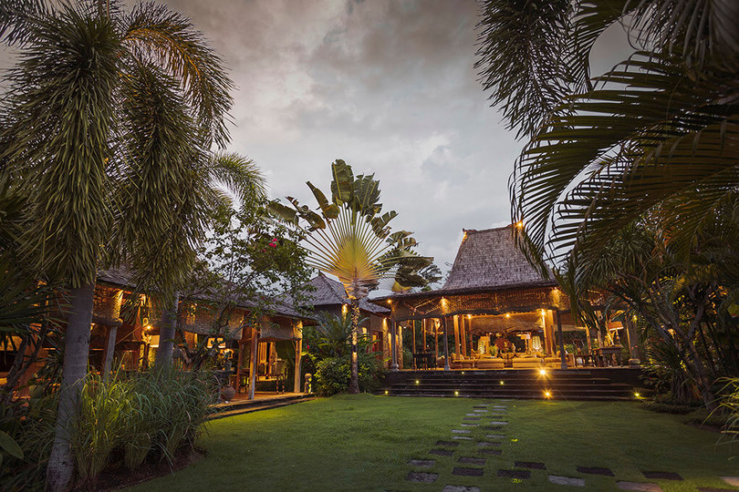 Seaside Luxury with Cultural Charm – Bali Villa 1054