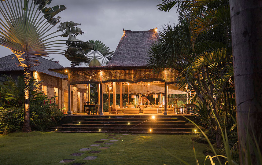 Seaside Luxury with Cultural Charm – Bali Villa 1054