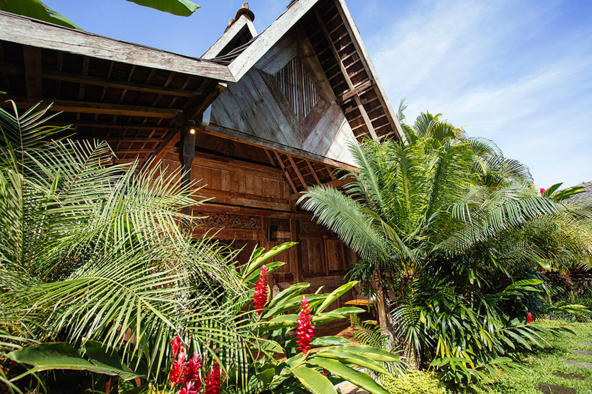 Seaside Luxury with Cultural Charm – Bali Villa 1054
