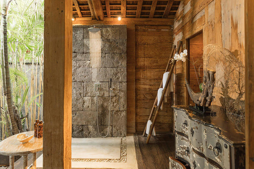 Seaside Luxury with Cultural Charm – Bali Villa 1054