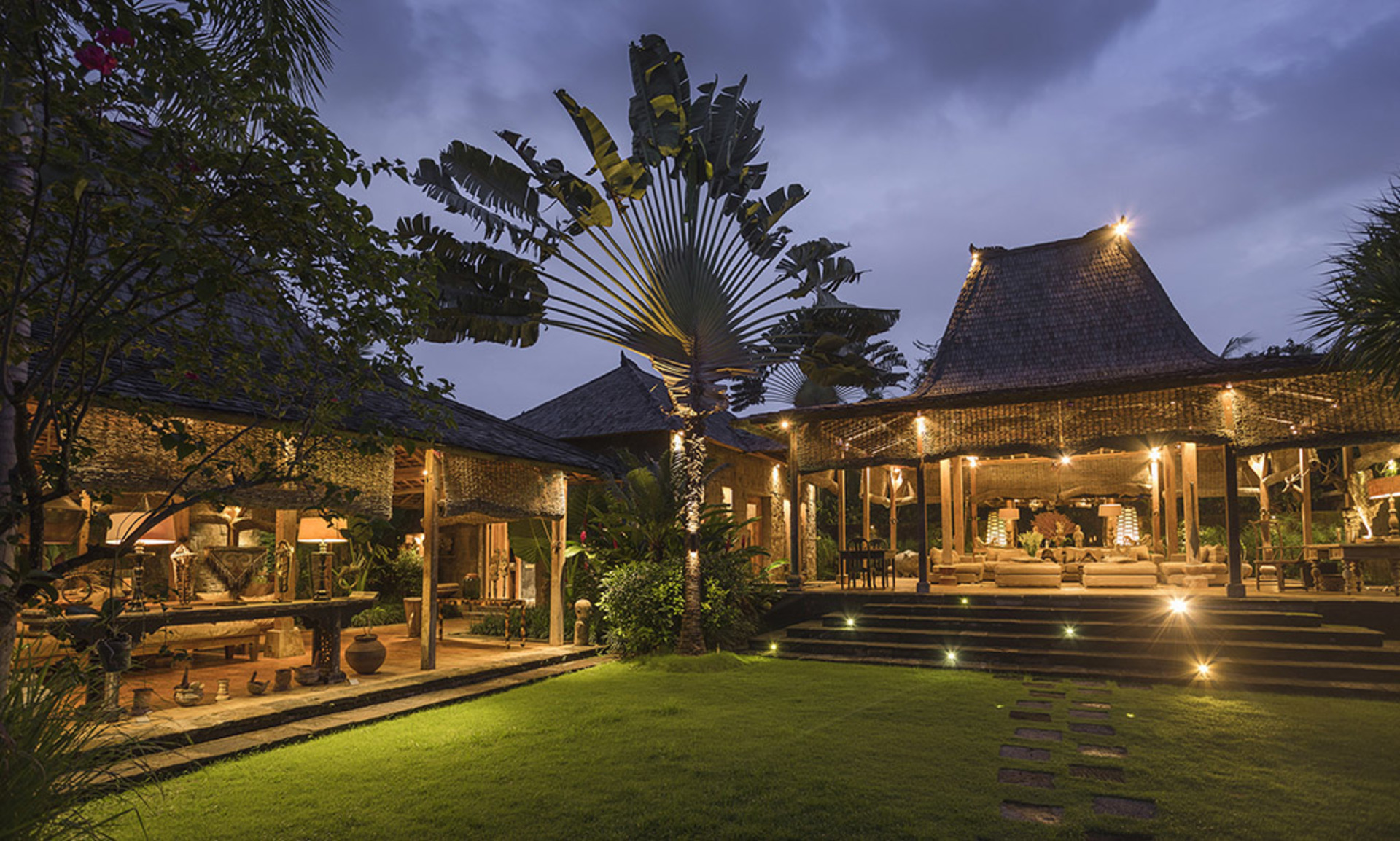 Seaside Luxury with Cultural Charm – Bali Villa 1054