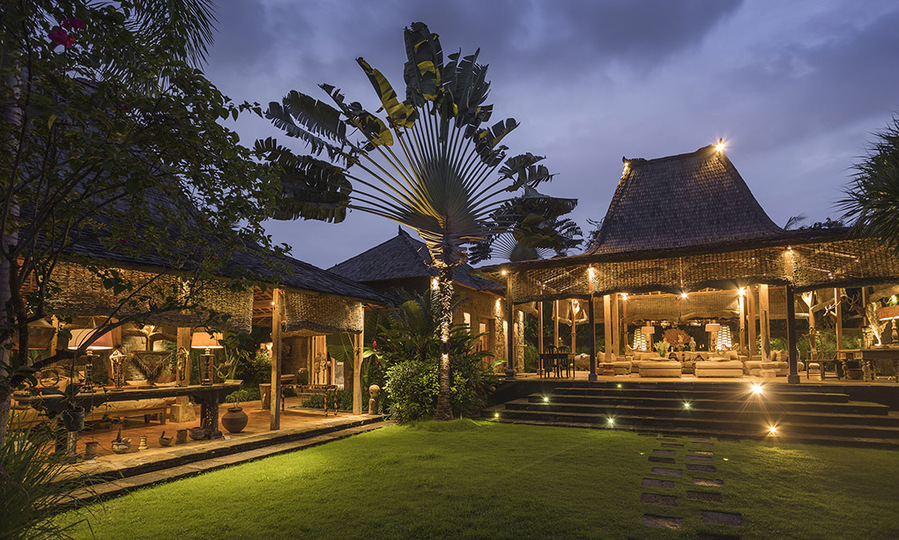 Seaside Luxury with Cultural Charm – Bali Villa 1054