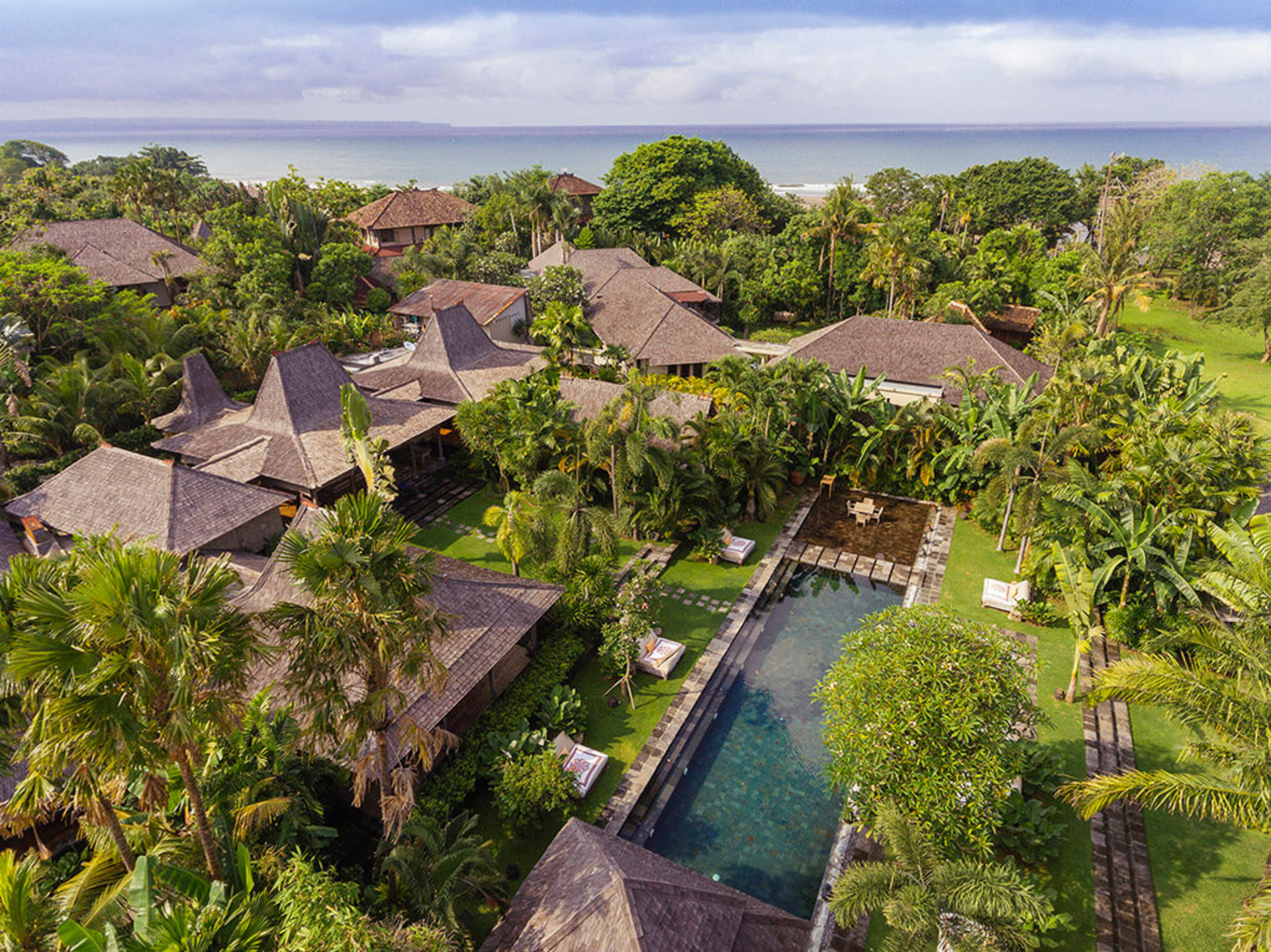 Seaside Luxury with Cultural Charm – Bali Villa 1054