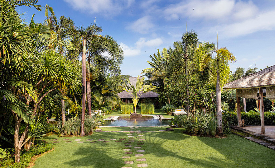 Seaside Luxury with Cultural Charm – Bali Villa 1054