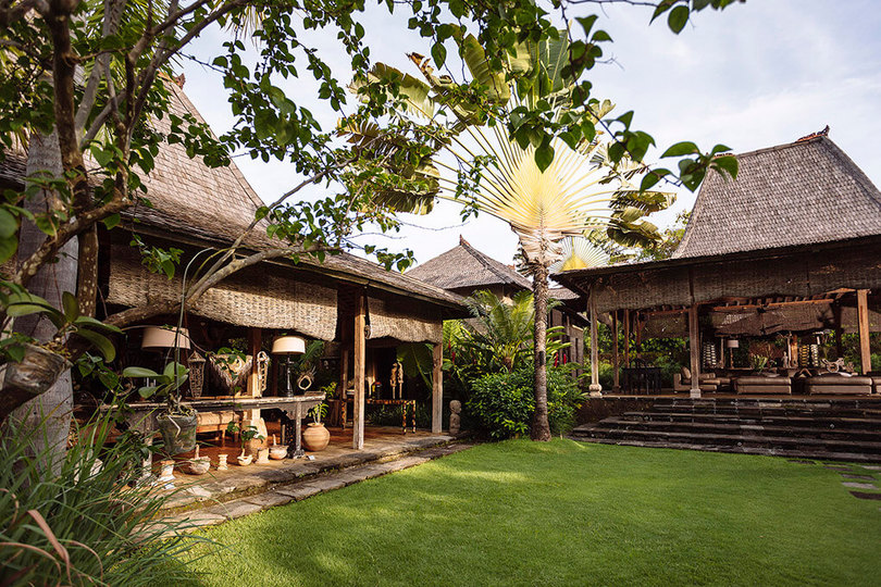 Seaside Luxury with Cultural Charm – Bali Villa 1054