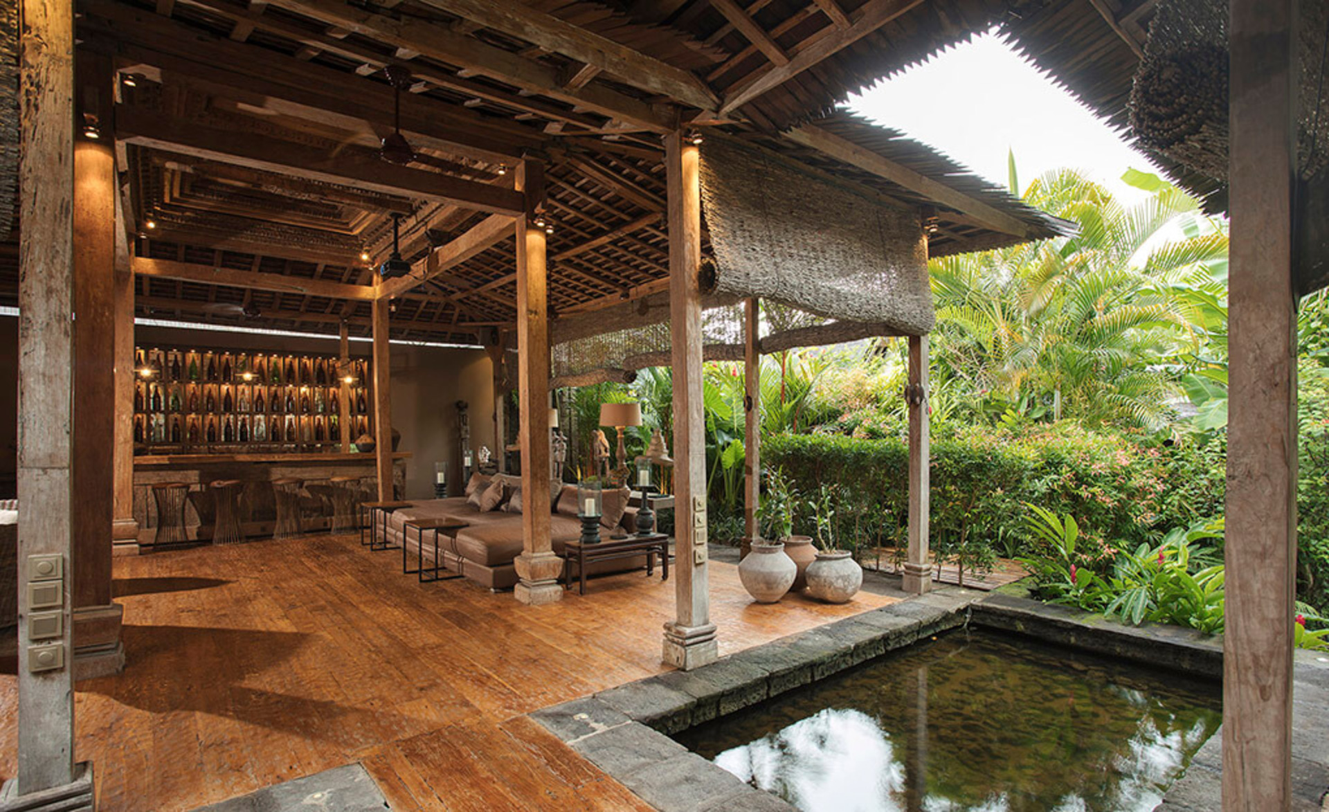 Seaside Luxury with Cultural Charm – Bali Villa 1054