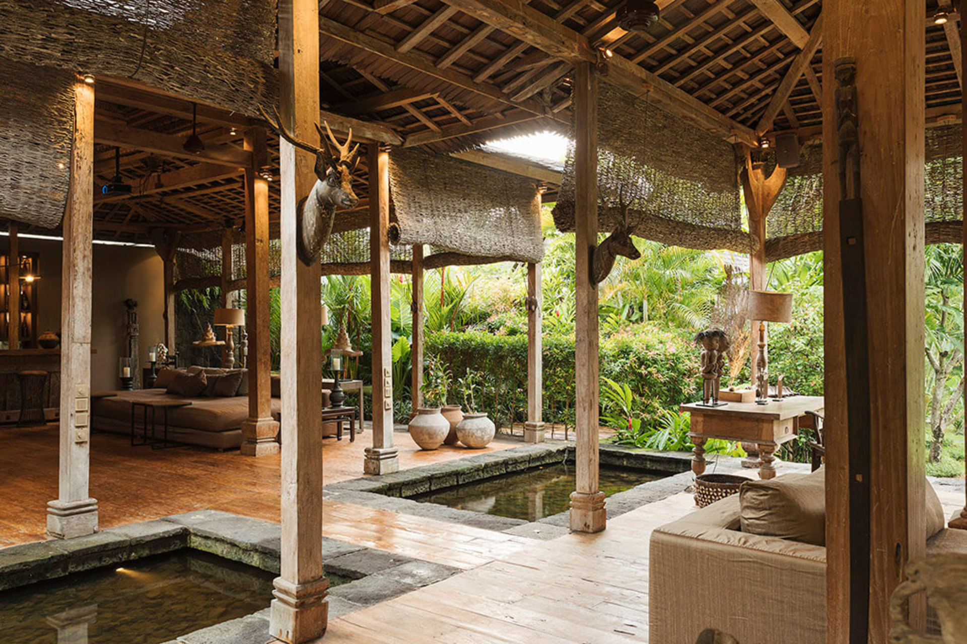Seaside Luxury with Cultural Charm – Bali Villa 1054