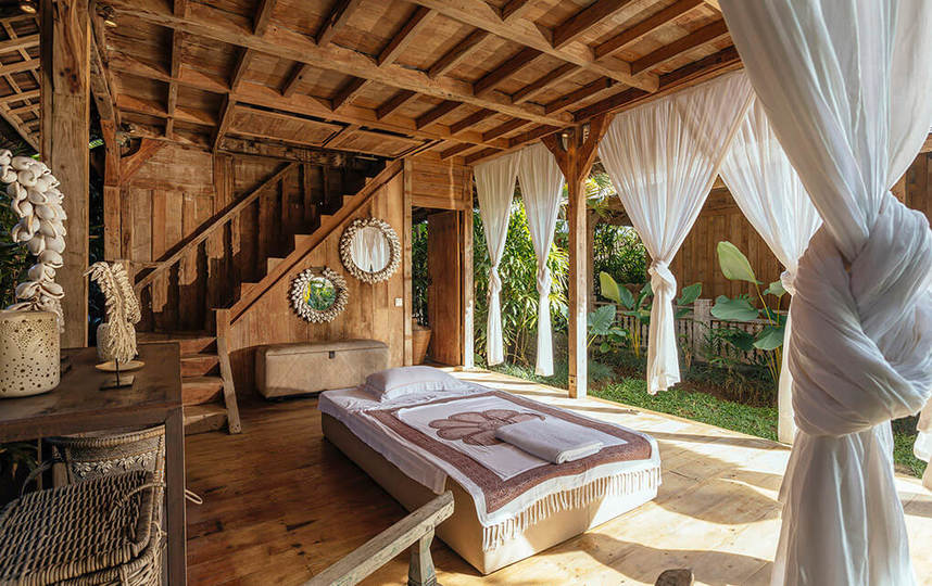 Seaside Luxury with Cultural Charm – Bali Villa 1054