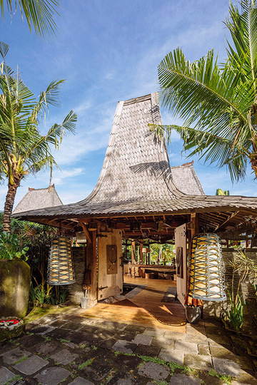 Seaside Luxury with Cultural Charm – Bali Villa 1054