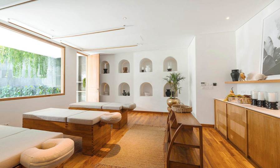 Glamorous Beachside Escape in Seminyak, Bali Villa 1055