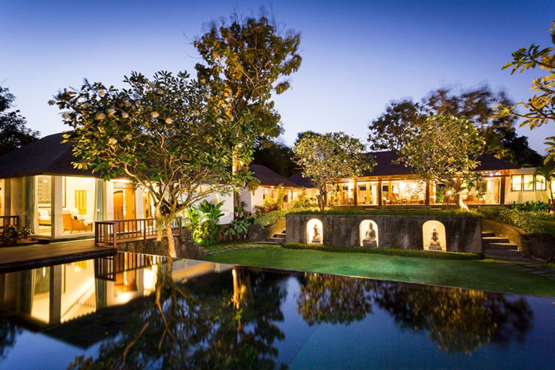 Elegant Tropical Escape –  Bali Villa 1063