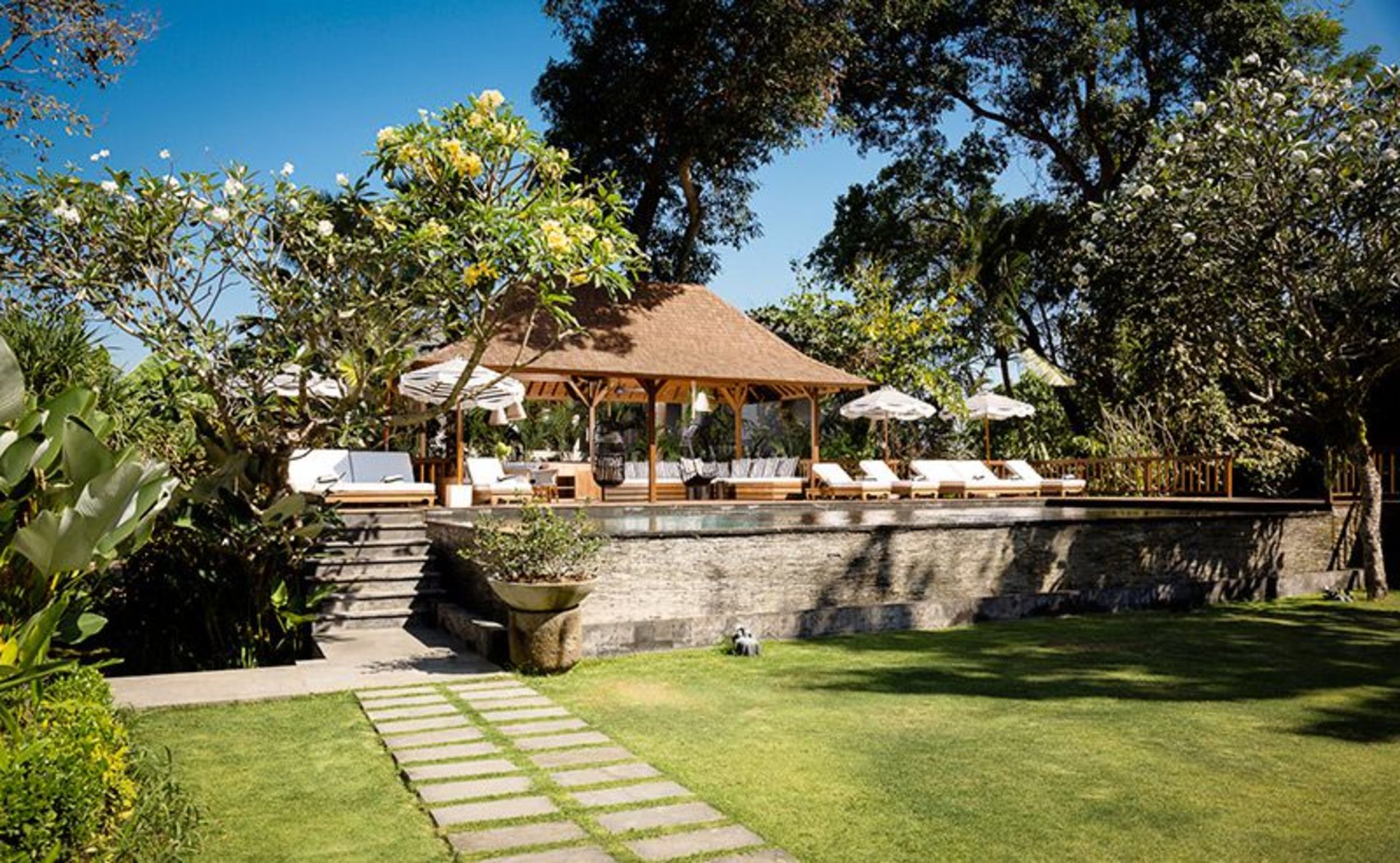 Elegant Tropical Escape –  Bali Villa 1063