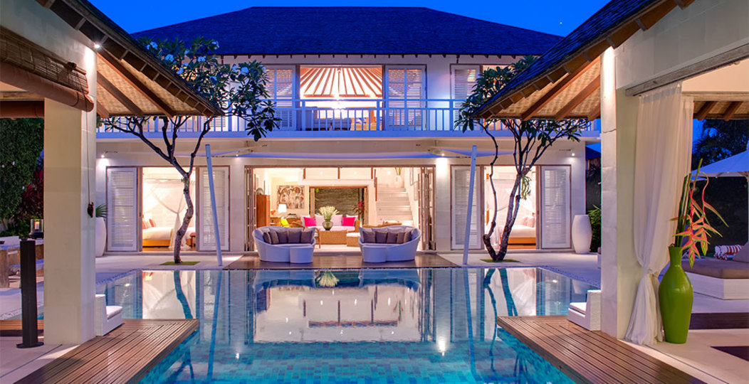 Lush Escapes by the Ocean – Bali Villa 1064