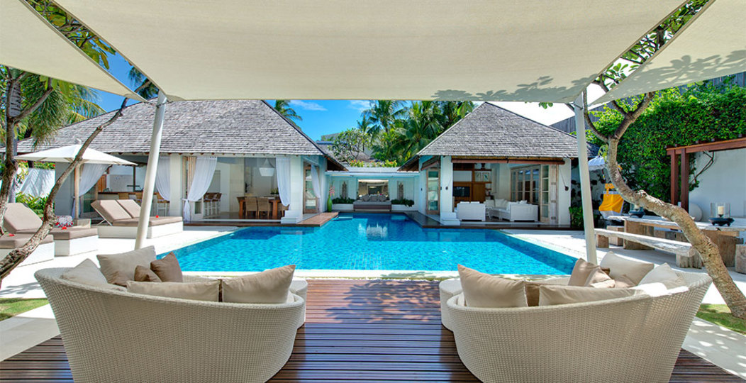 Lush Escapes by the Ocean – Bali Villa 1064