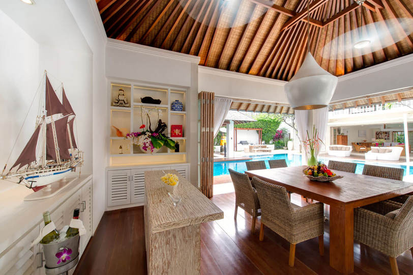 Lush Escapes by the Ocean – Bali Villa 1064