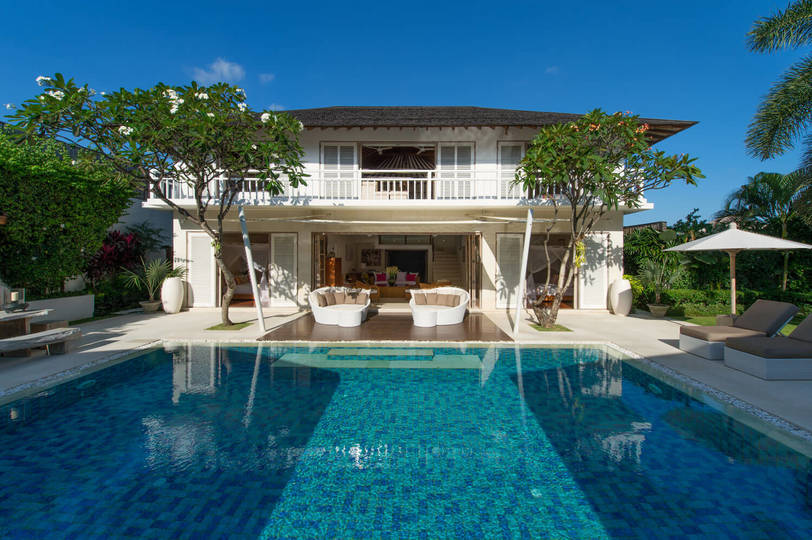 Lush Escapes by the Ocean – Bali Villa 1064, Seminyak, Indonesia