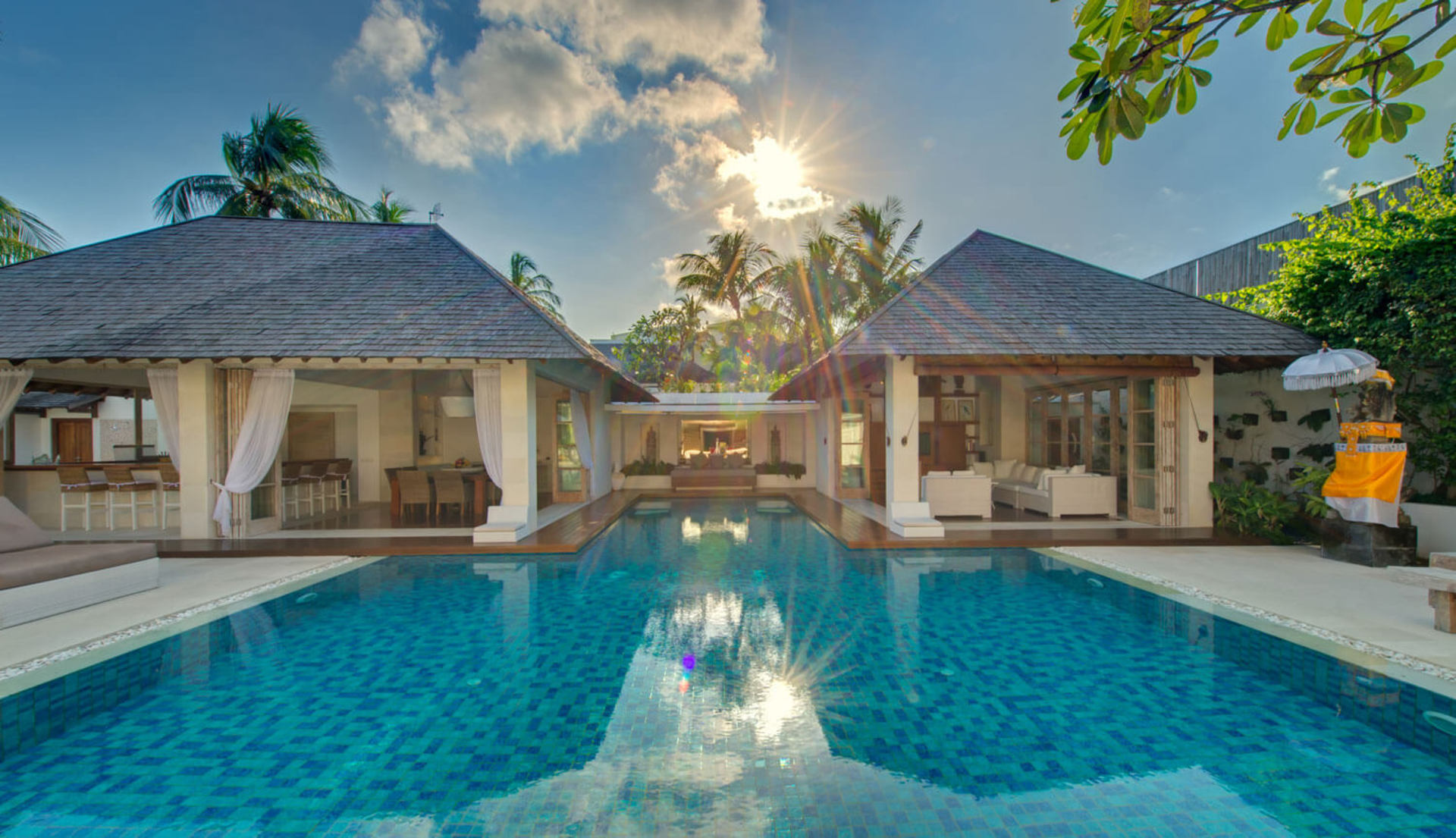 Lush Escapes by the Ocean – Bali Villa 1064