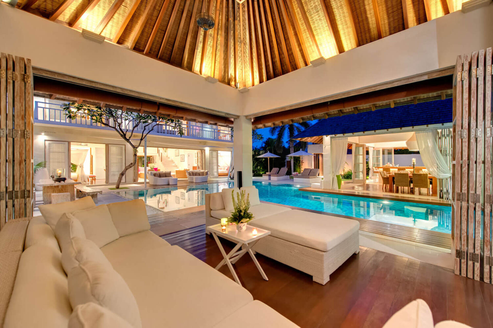 Lush Escapes by the Ocean – Bali Villa 1064