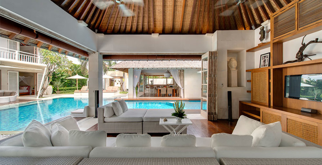 Lush Escapes by the Ocean – Bali Villa 1064