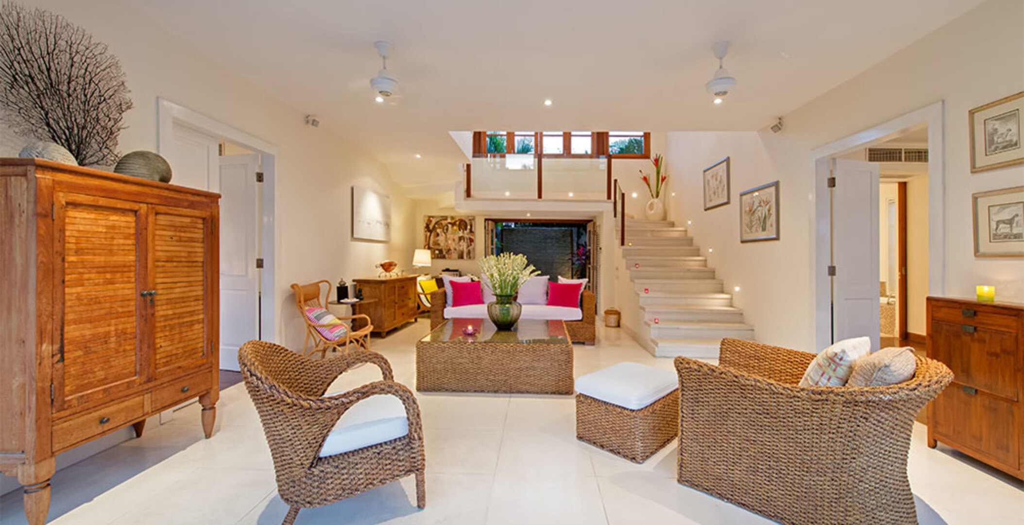 Lush Escapes by the Ocean – Bali Villa 1064