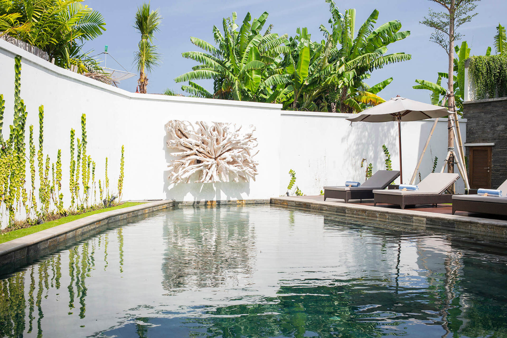 Stylish Beachside Villa with Pool & Stunning Views – Bali Villa 1068