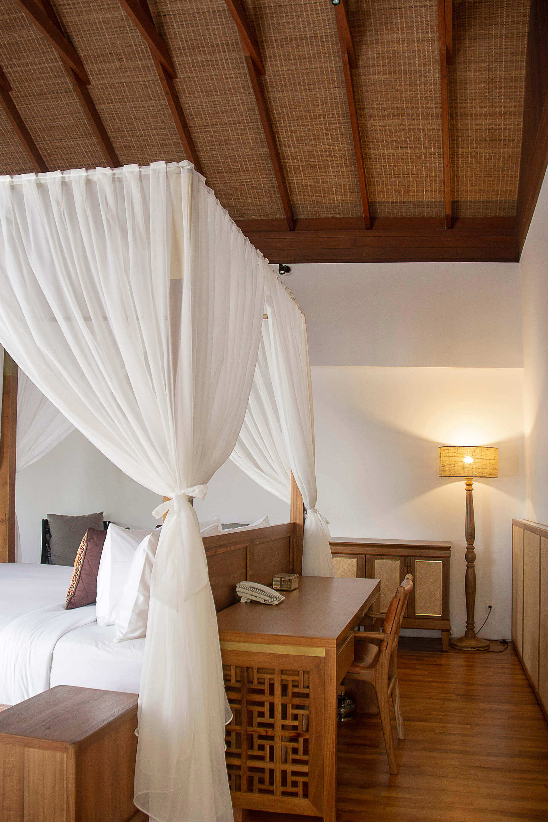 Stylish Beachside Villa with Pool & Stunning Views – Bali Villa 1068