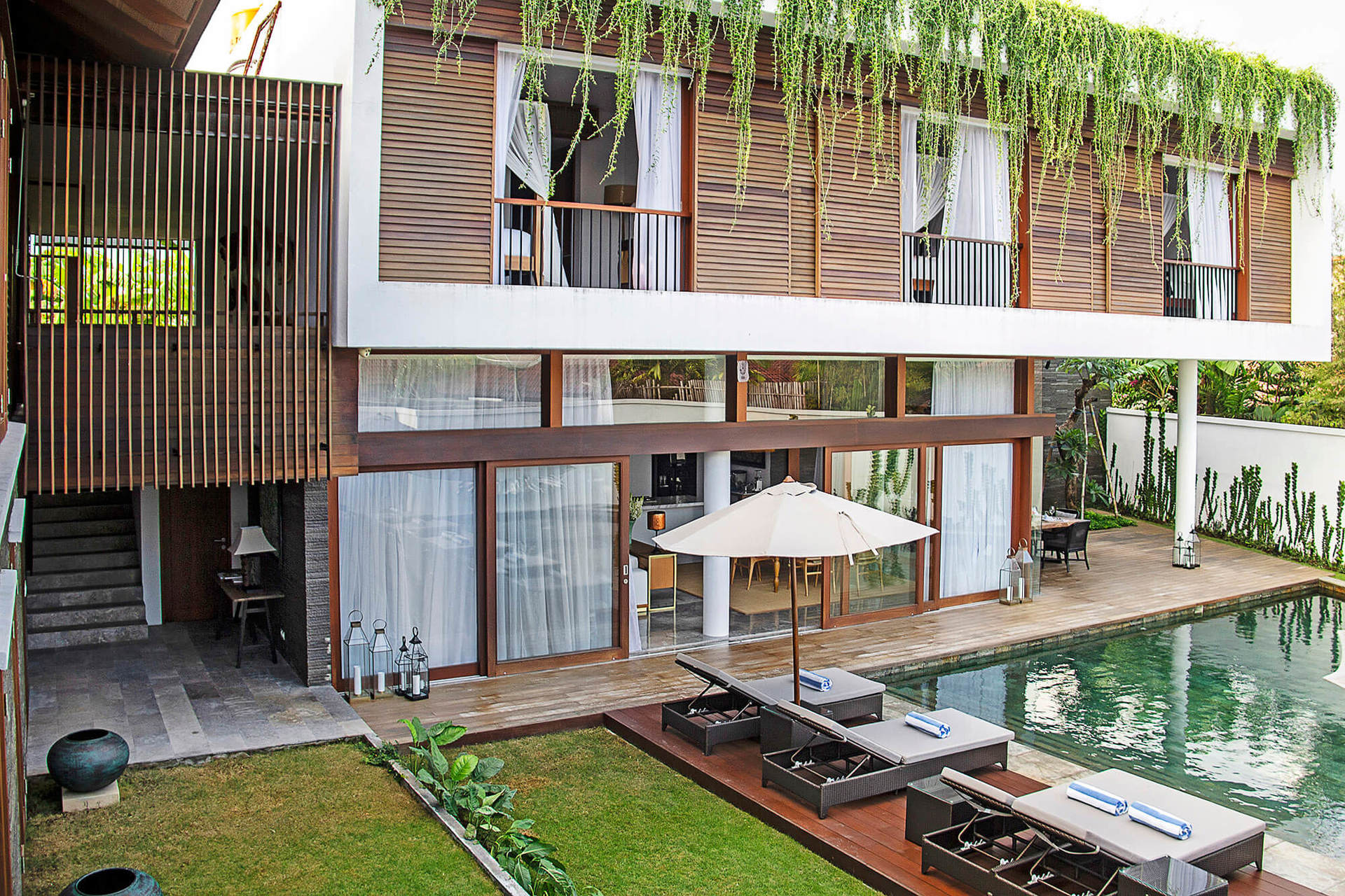 Stylish Beachside Villa with Pool & Stunning Views – Bali Villa 1068