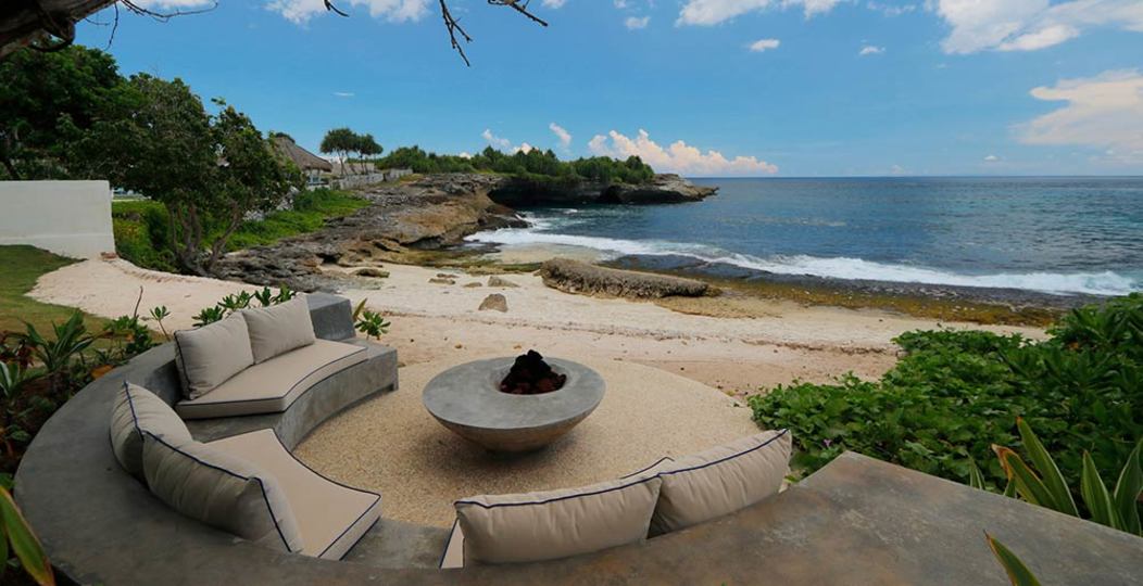 Steps from the Sea, Wrapped in Luxury – Bali Villa 1073, Nusa Lembongan, Indonesia