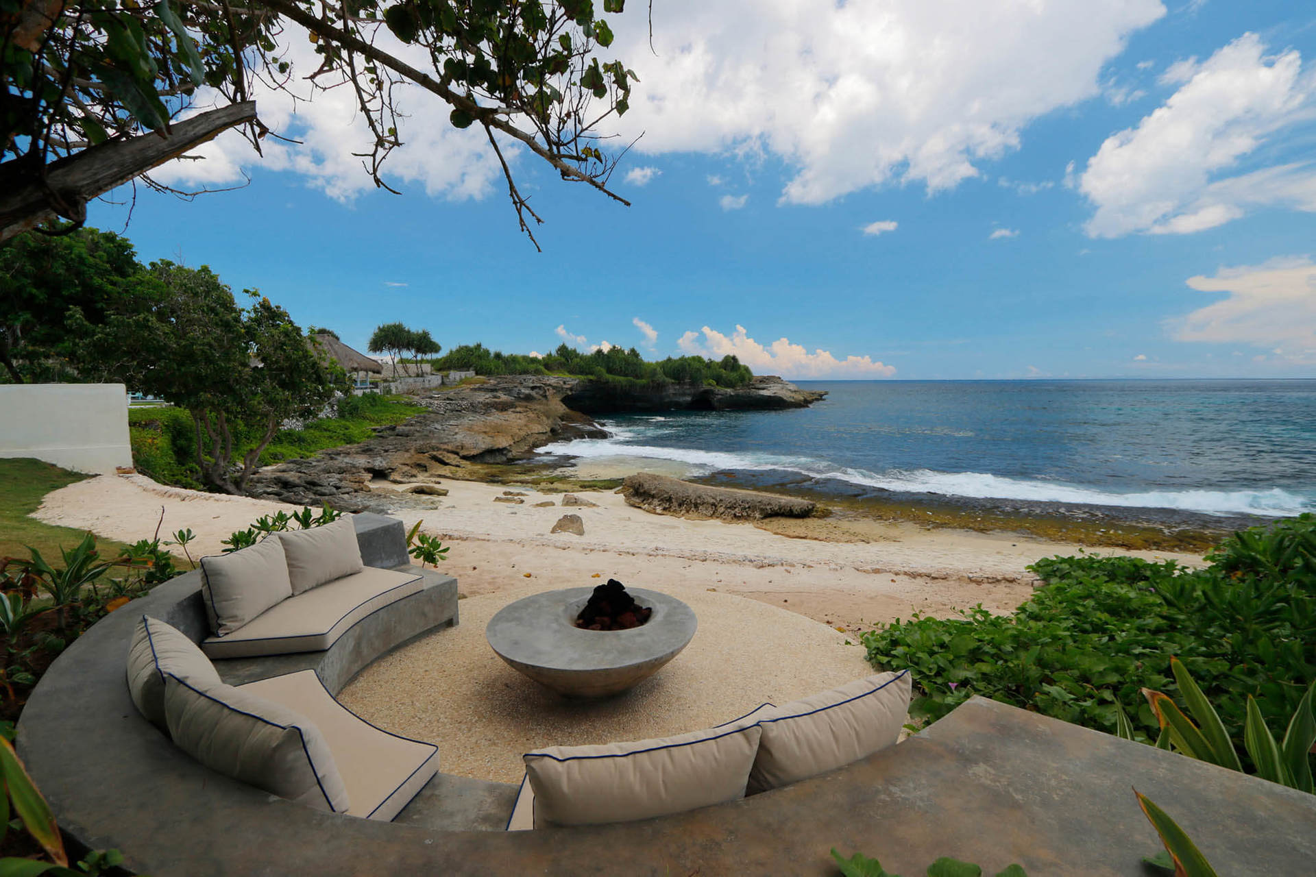 Steps from the Sea, Wrapped in Luxury – Bali Villa 1073