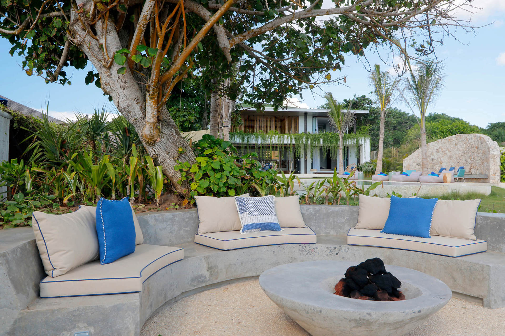 Steps from the Sea, Wrapped in Luxury – Bali Villa 1073