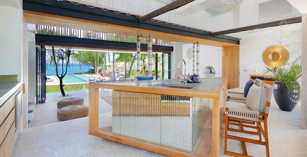 Steps from the Sea, Wrapped in Luxury – Bali Villa 1073
