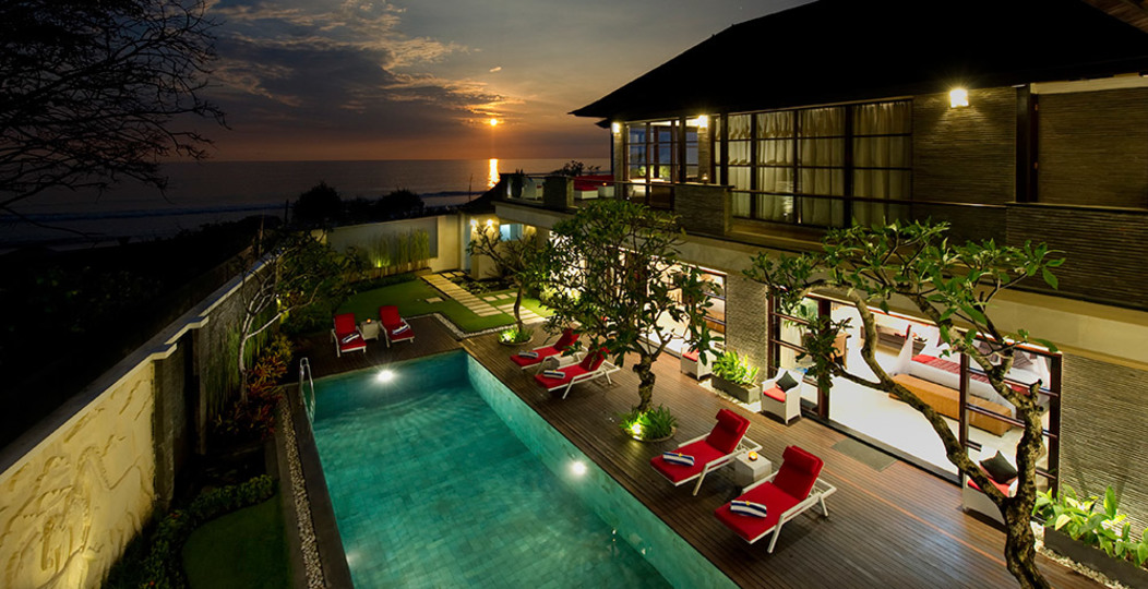 Beachfront Bliss Awaits You – Bali Villa 1076