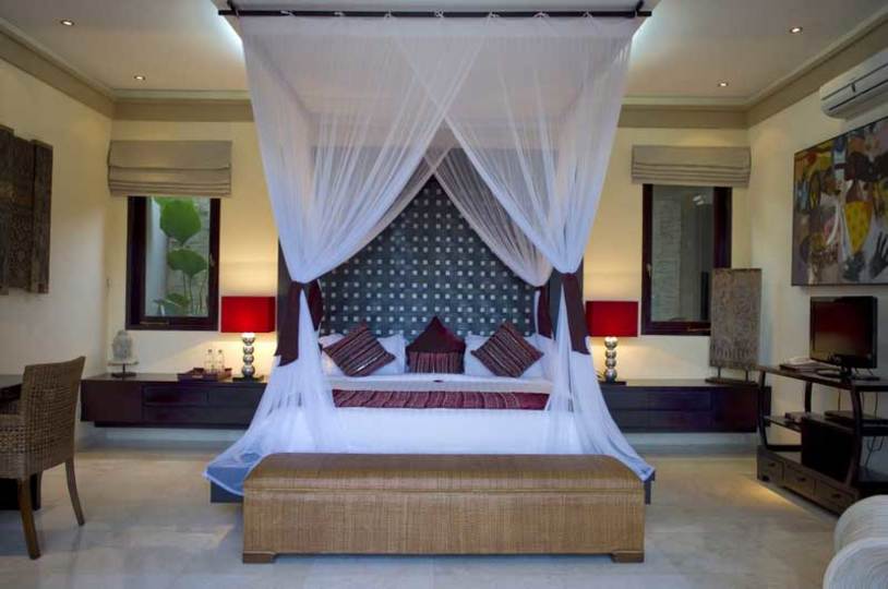 Beachfront Bliss Awaits You – Bali Villa 1076