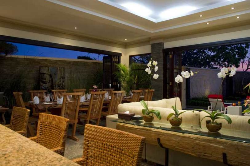 Beachfront Bliss Awaits You – Bali Villa 1076