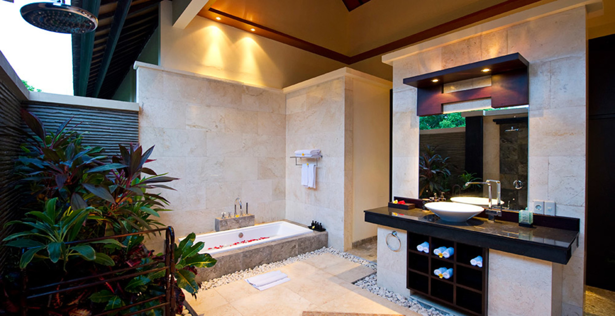 Beachfront Bliss Awaits You – Bali Villa 1076