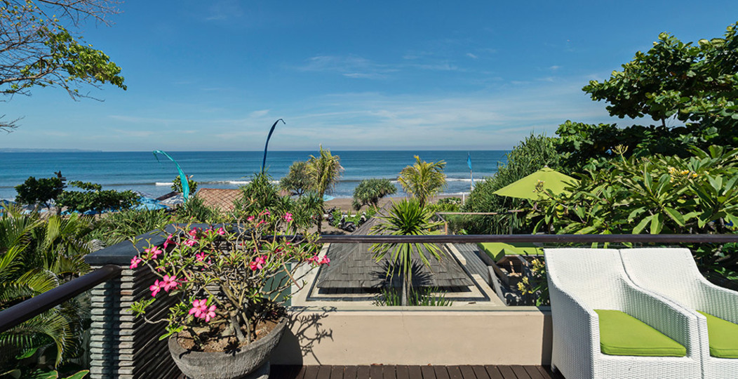 Beachfront Bliss Awaits You – Bali Villa 1076