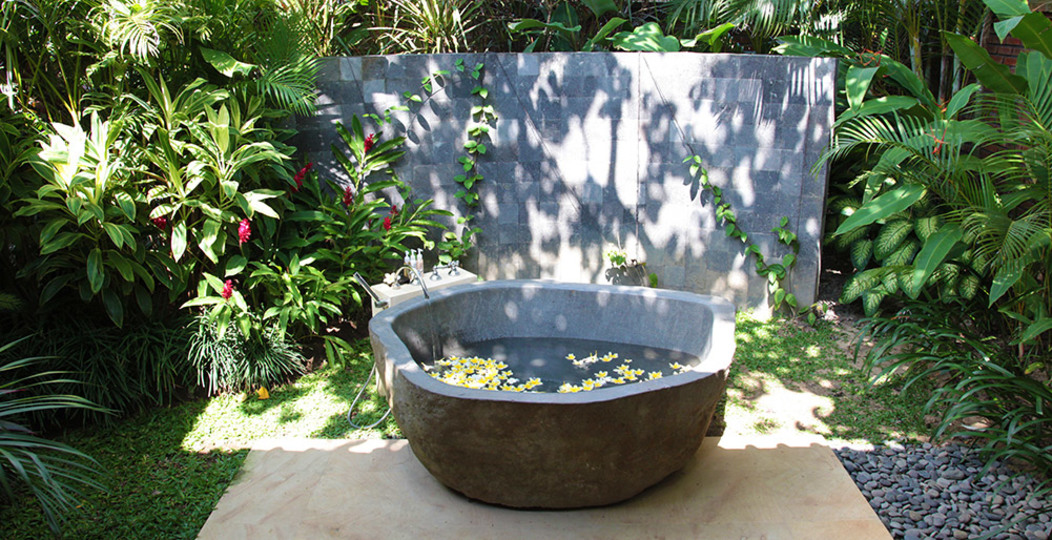 A Private Bali Haven Just Steps from the Sea – 1081